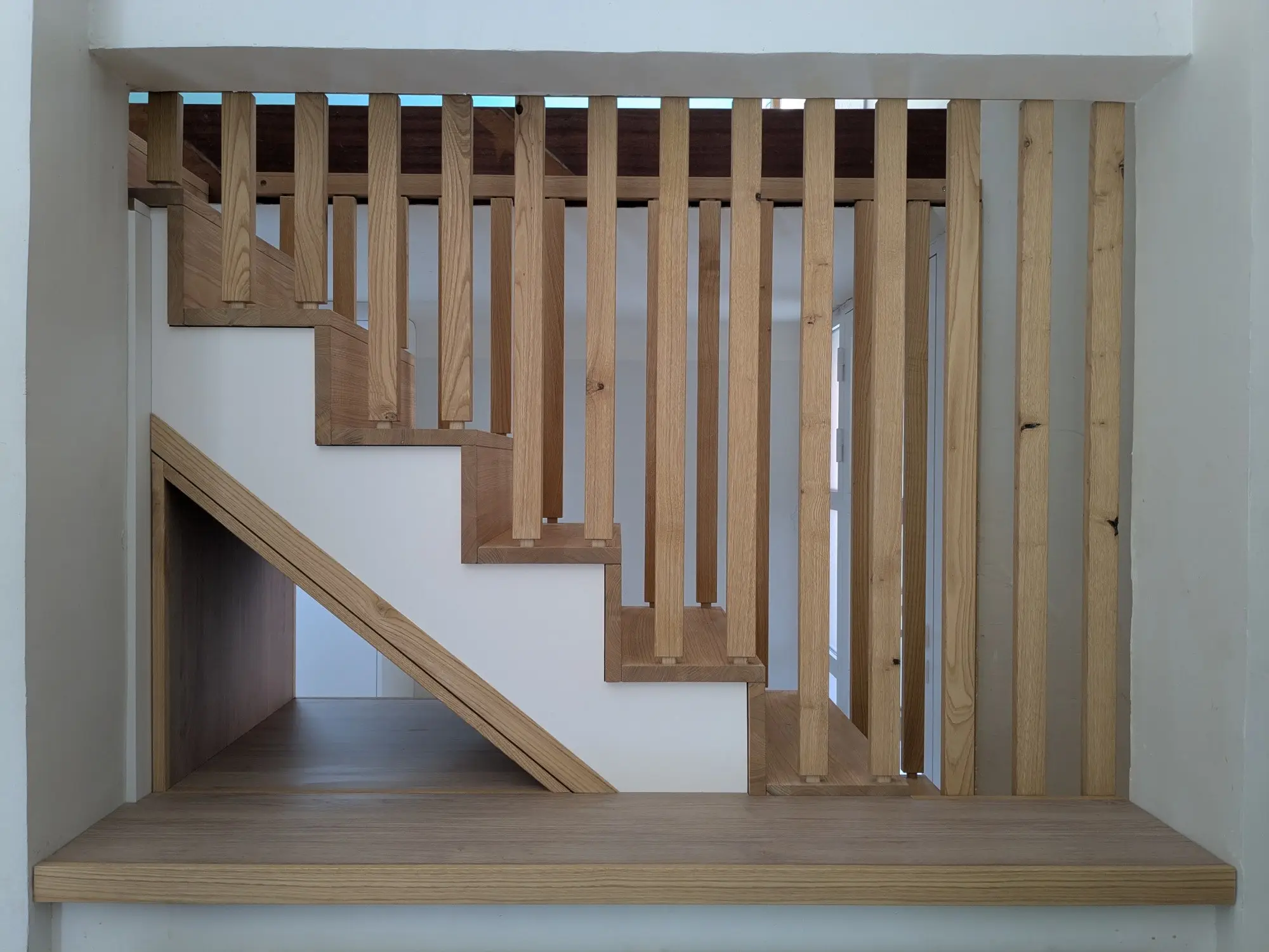 Escalier en bois sur mesure, vue d’ensemble