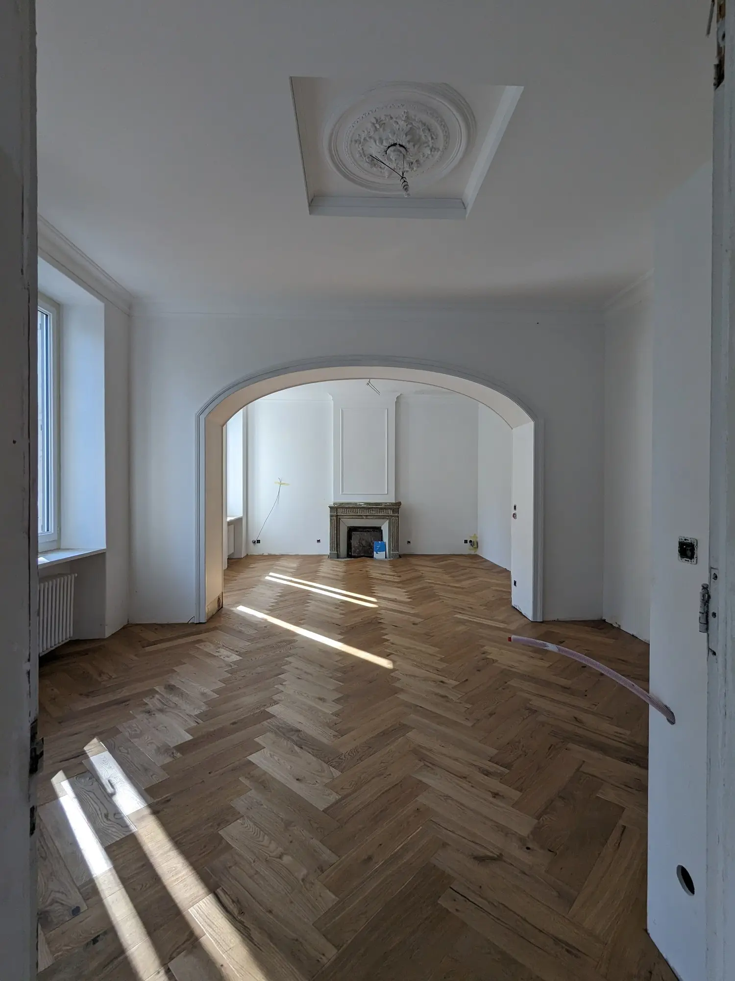 Pose de parquet sur mesure, finitions soignées